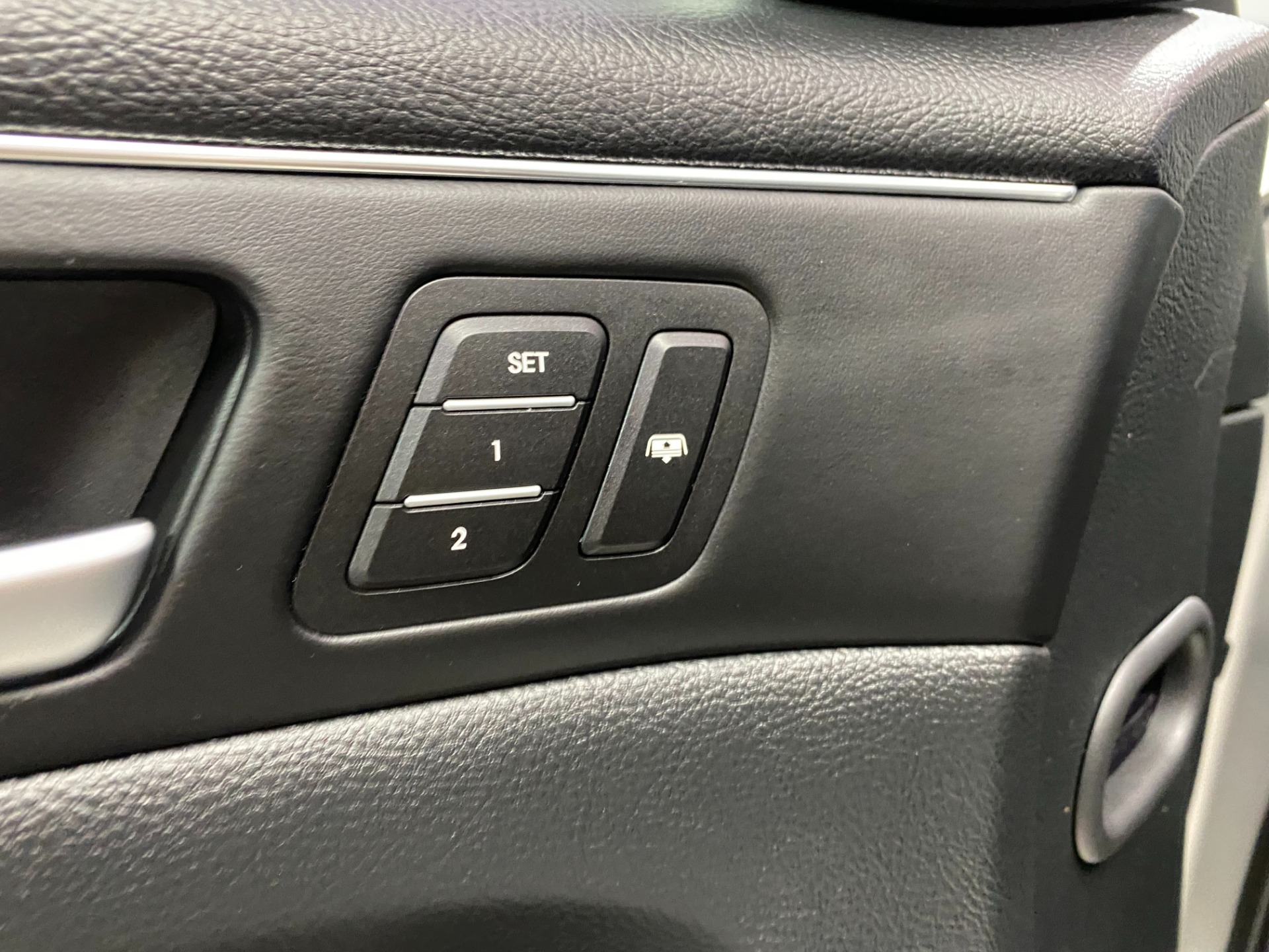 Used-2012-Hyundai-Genesis-46L-V8-RWD