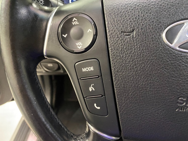 Used-2012-Hyundai-Genesis-46L-V8-RWD
