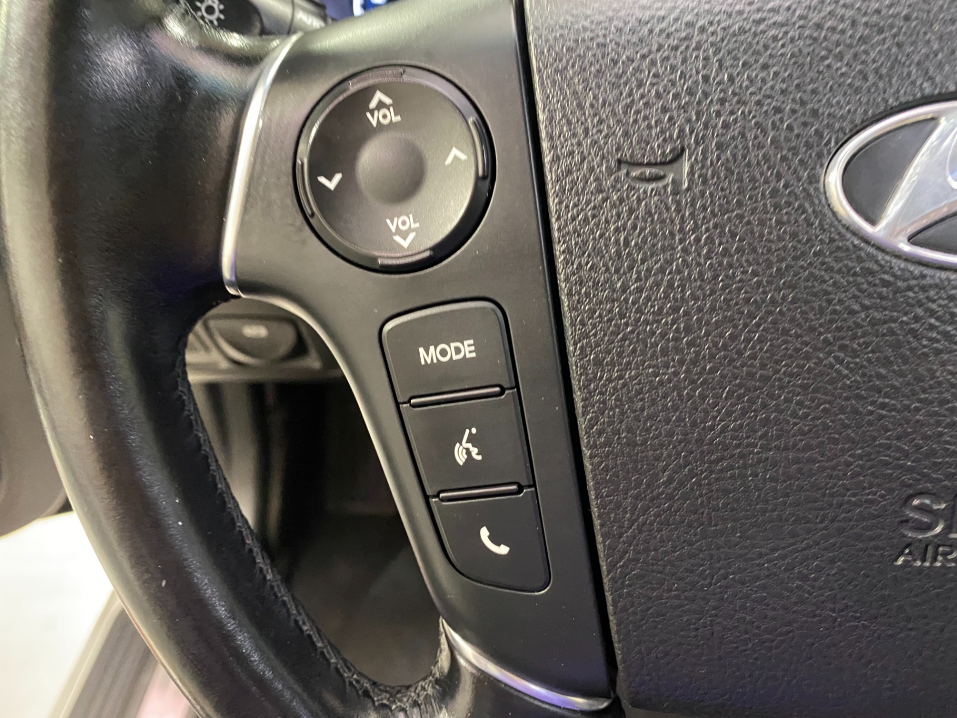 Used-2012-Hyundai-Genesis-46L-V8-RWD