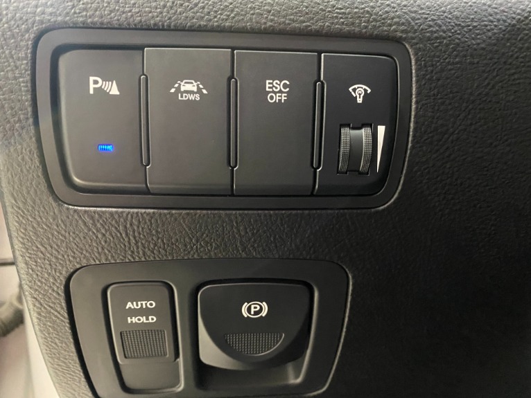Used-2012-Hyundai-Genesis-46L-V8-RWD