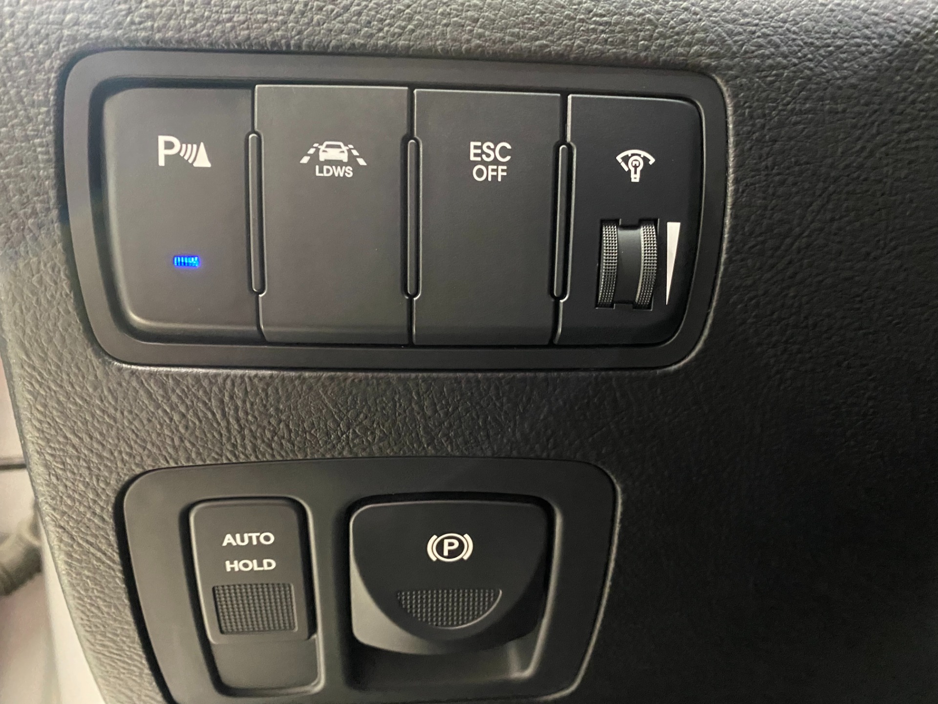 Used-2012-Hyundai-Genesis-46L-V8-RWD
