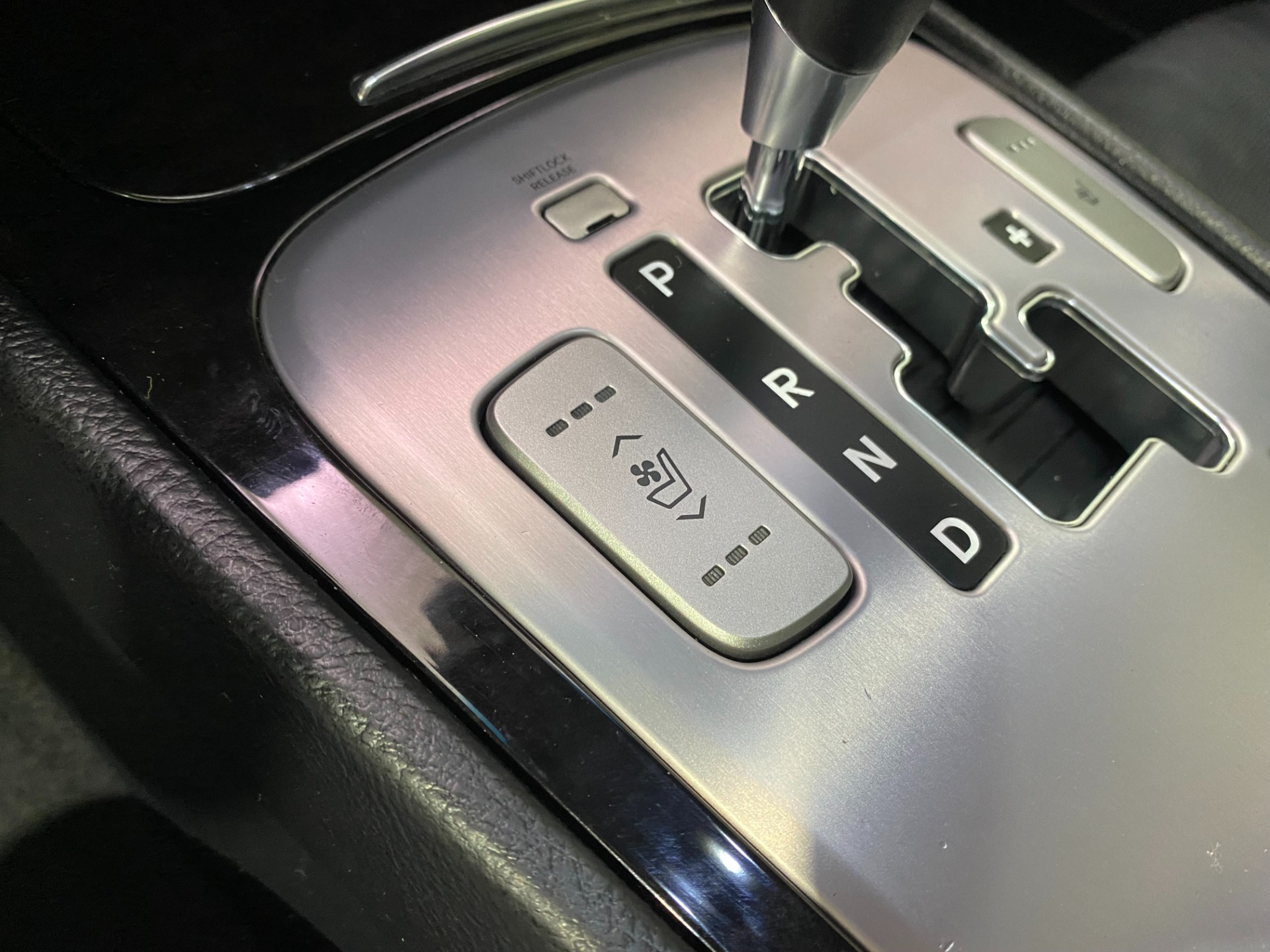 Used-2012-Hyundai-Genesis-46L-V8-RWD