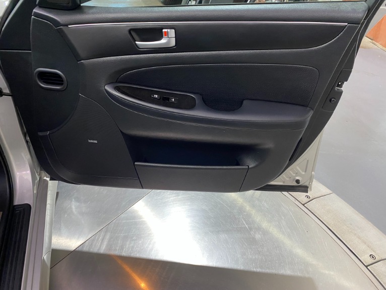 Used-2012-Hyundai-Genesis-46L-V8-RWD