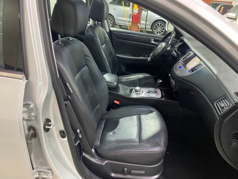 Used-2012-Hyundai-Genesis-46L-V8-RWD