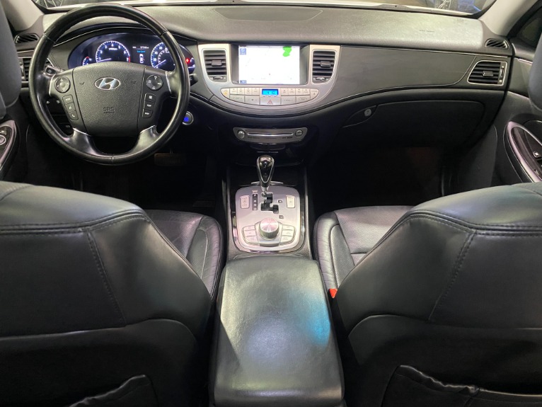 Used-2012-Hyundai-Genesis-46L-V8-RWD