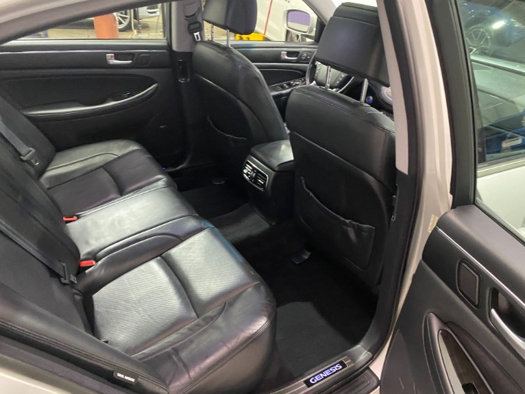 Used-2012-Hyundai-Genesis-46L-V8-RWD
