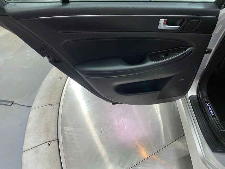 Used-2012-Hyundai-Genesis-46L-V8-RWD