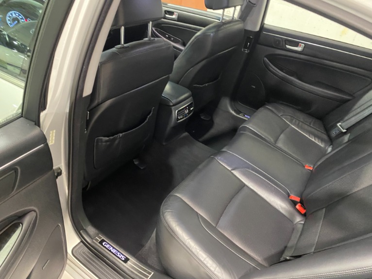 Used-2012-Hyundai-Genesis-46L-V8-RWD