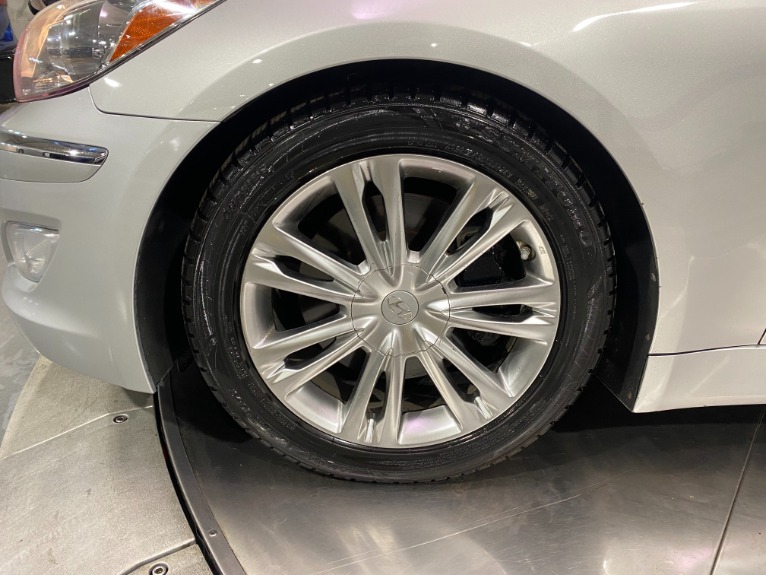 Used-2012-Hyundai-Genesis-46L-V8-RWD