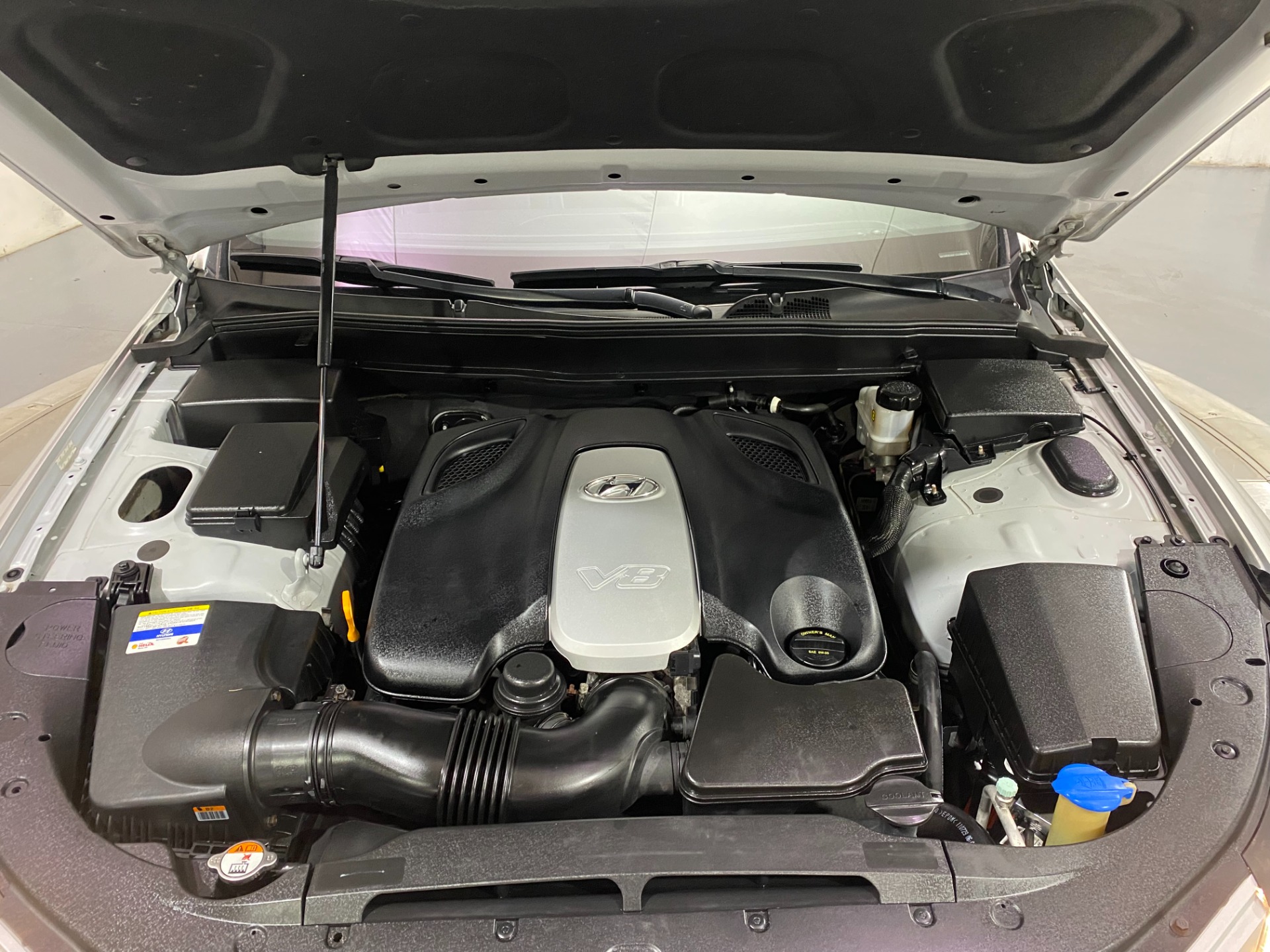 Used-2012-Hyundai-Genesis-46L-V8-RWD