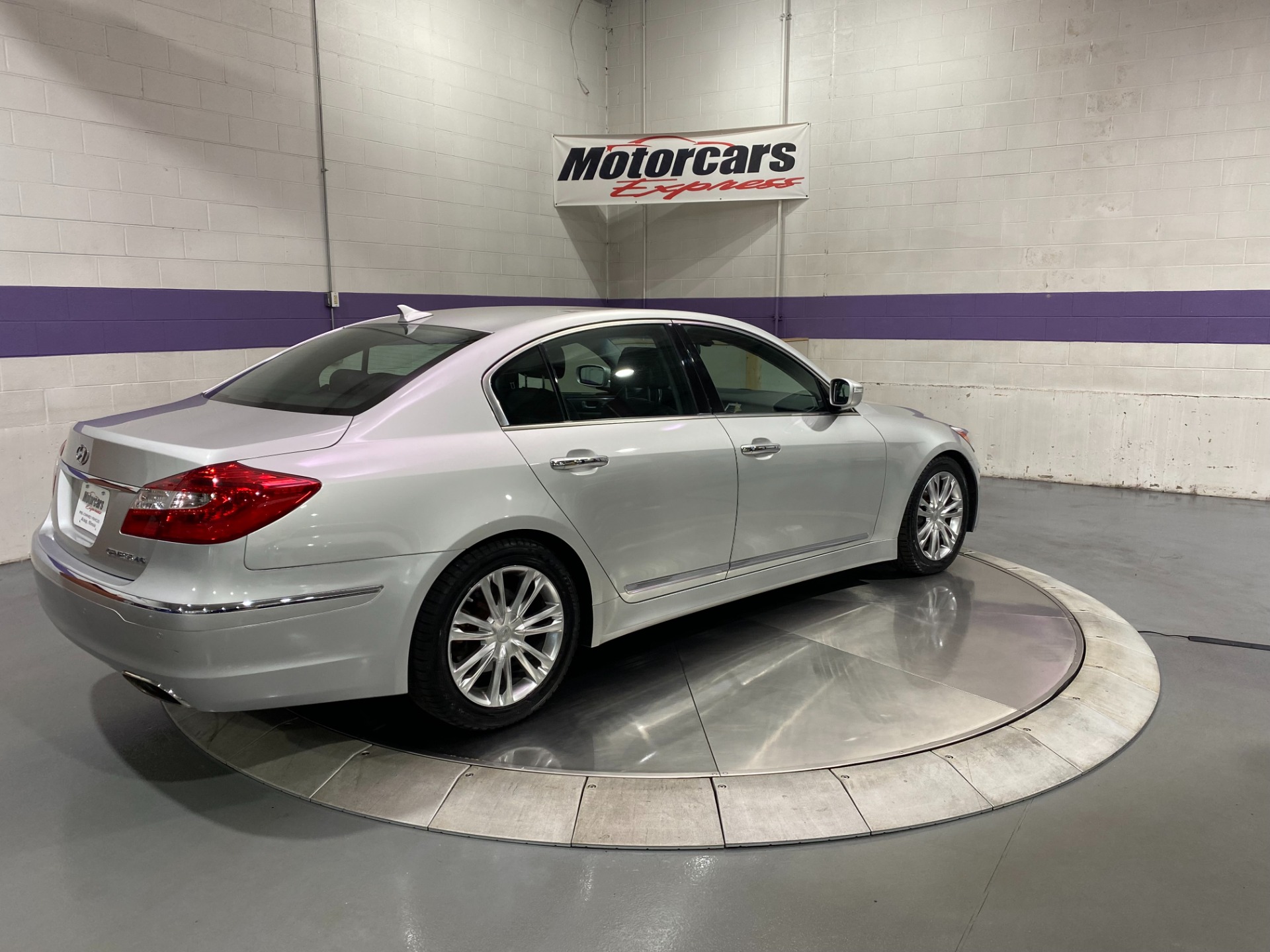 Used-2012-Hyundai-Genesis-46L-V8-RWD