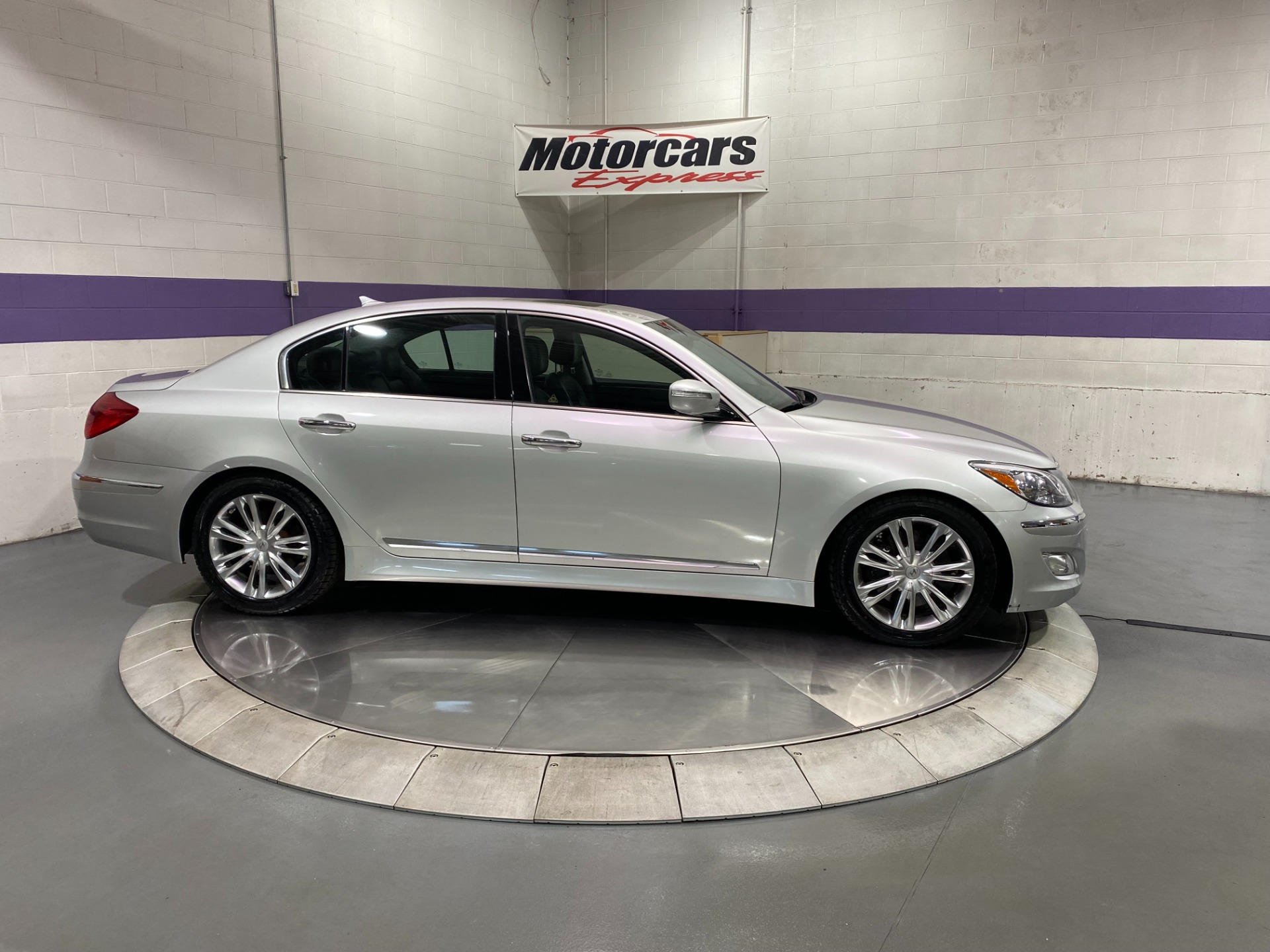 Used-2012-Hyundai-Genesis-46L-V8-RWD
