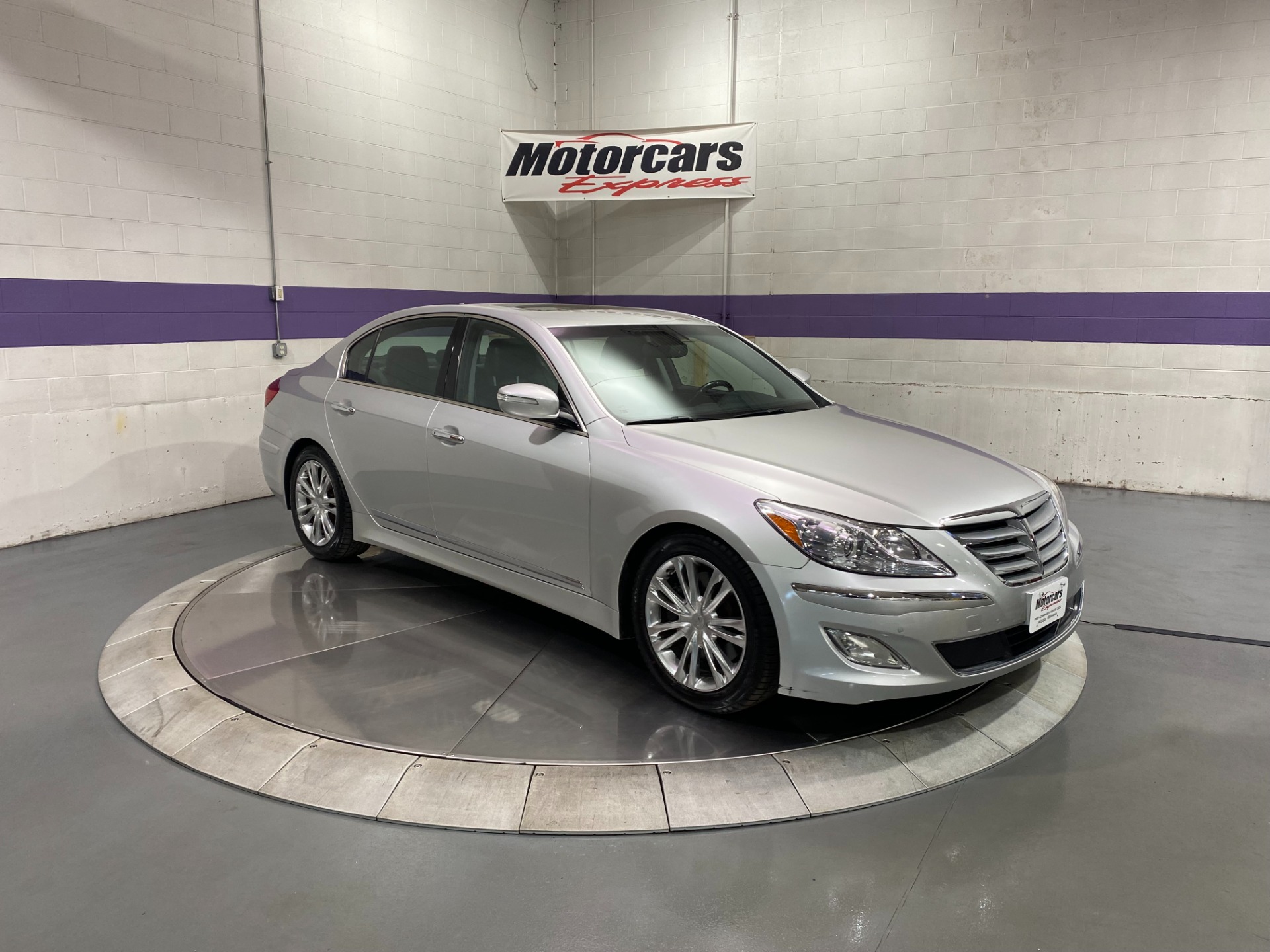 Used-2012-Hyundai-Genesis-46L-V8-RWD