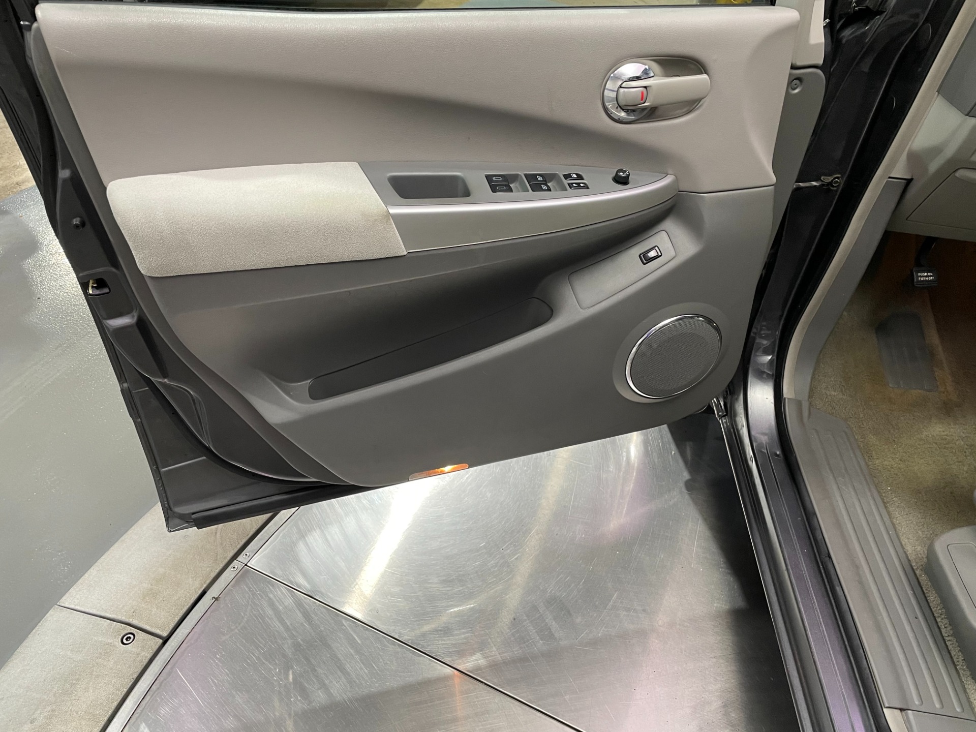 Used-2009-Nissan-Quest-35-S-FWD