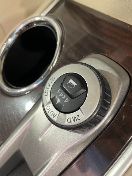 Used-2015-Nissan-Pathfinder-Platinum-4X4