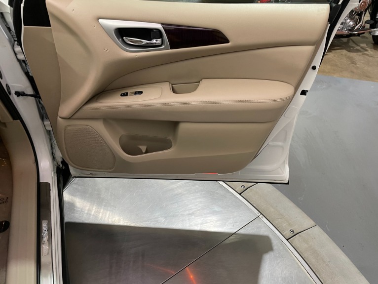 Used-2015-Nissan-Pathfinder-Platinum-4X4