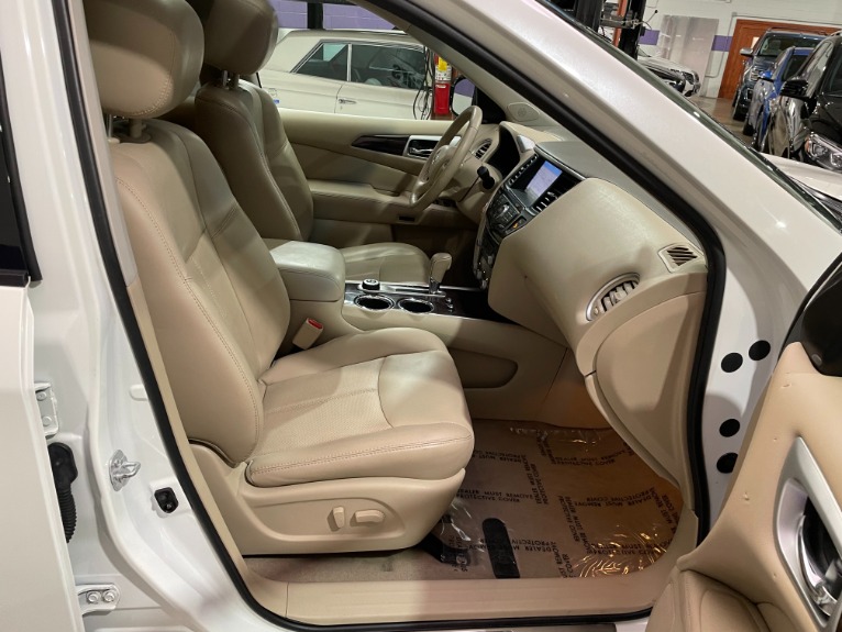 Used-2015-Nissan-Pathfinder-Platinum-4X4
