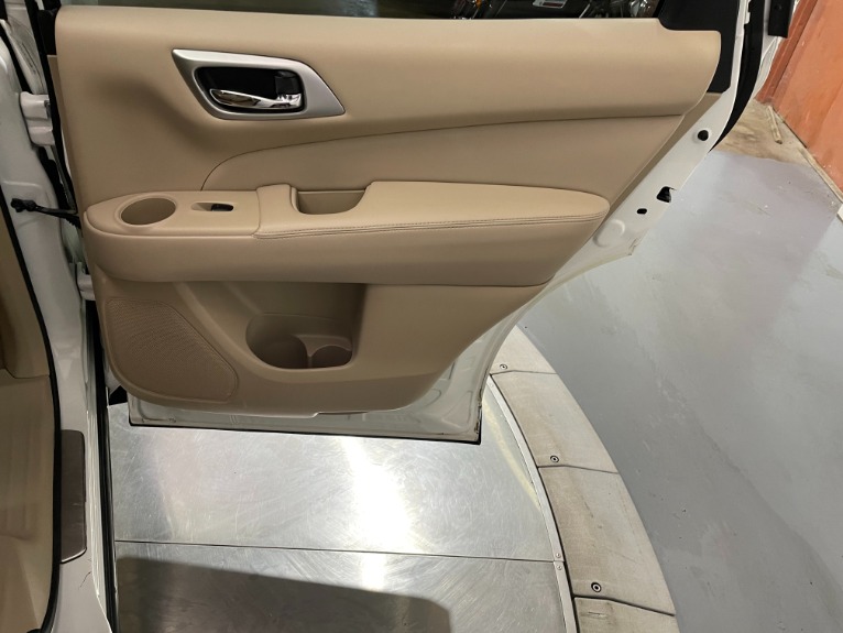 Used-2015-Nissan-Pathfinder-Platinum-4X4