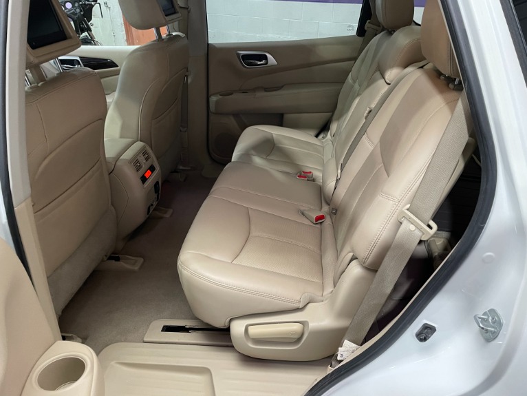 Used-2015-Nissan-Pathfinder-Platinum-4X4