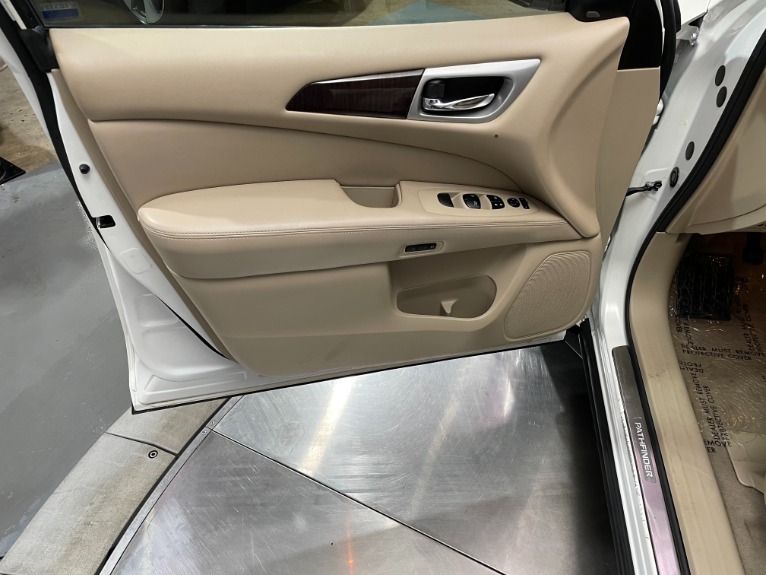 Used-2015-Nissan-Pathfinder-Platinum-4X4