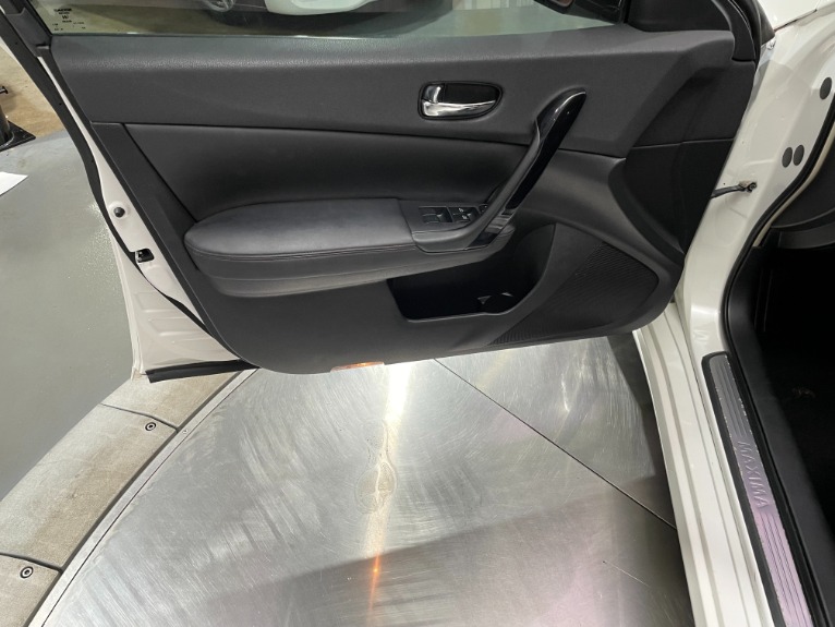 Used-2011-Nissan-Maxima-35-SV
