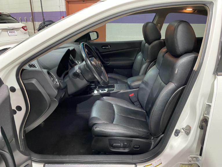 Used-2011-Nissan-Maxima-35-SV