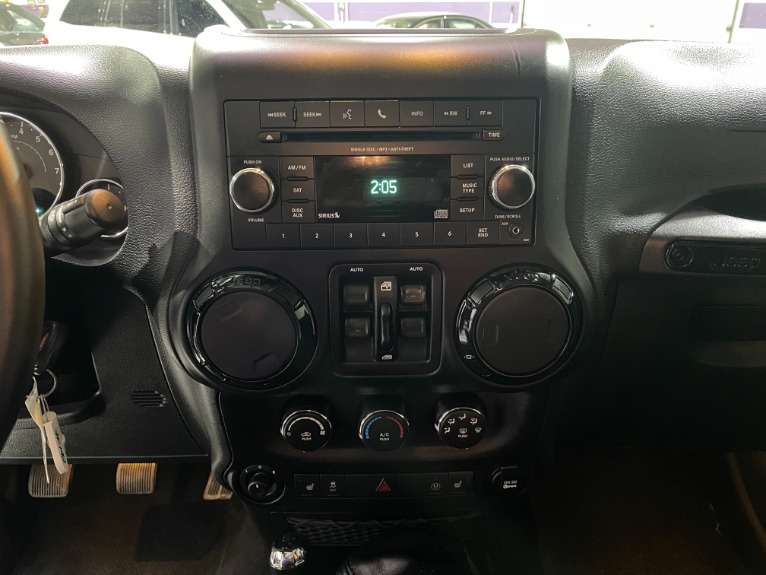Used-2015-Jeep-Wrangler-Unlimited-Altitude-4x4-Manual