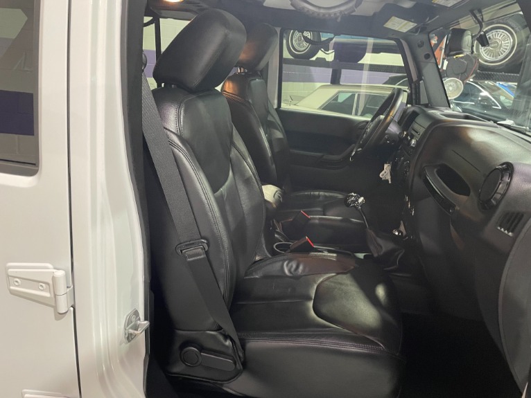 Used-2015-Jeep-Wrangler-Unlimited-Altitude-4x4-Manual