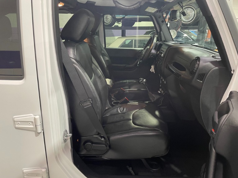 Used-2015-Jeep-Wrangler-Unlimited-Altitude-4x4-Manual