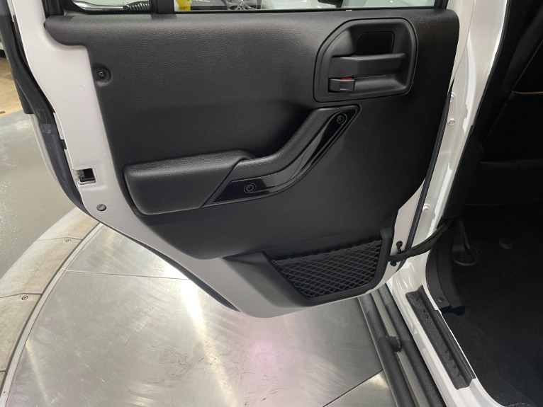 Used-2015-Jeep-Wrangler-Unlimited-Altitude-4x4-Manual