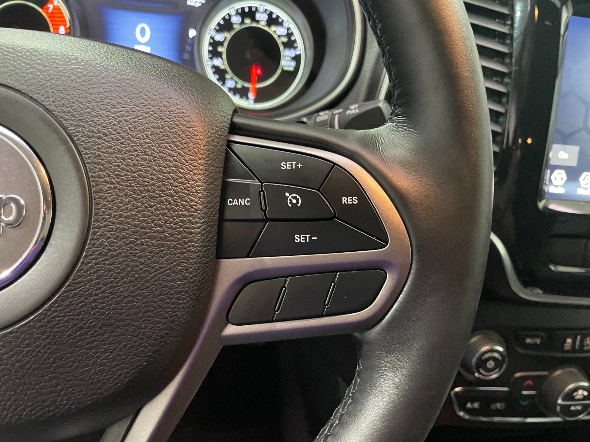 Used-2019-Jeep-Cherokee-Limited-4X4-V6