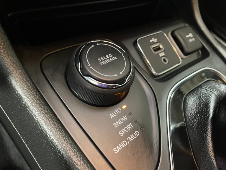 Used-2019-Jeep-Cherokee-Limited-4X4-V6