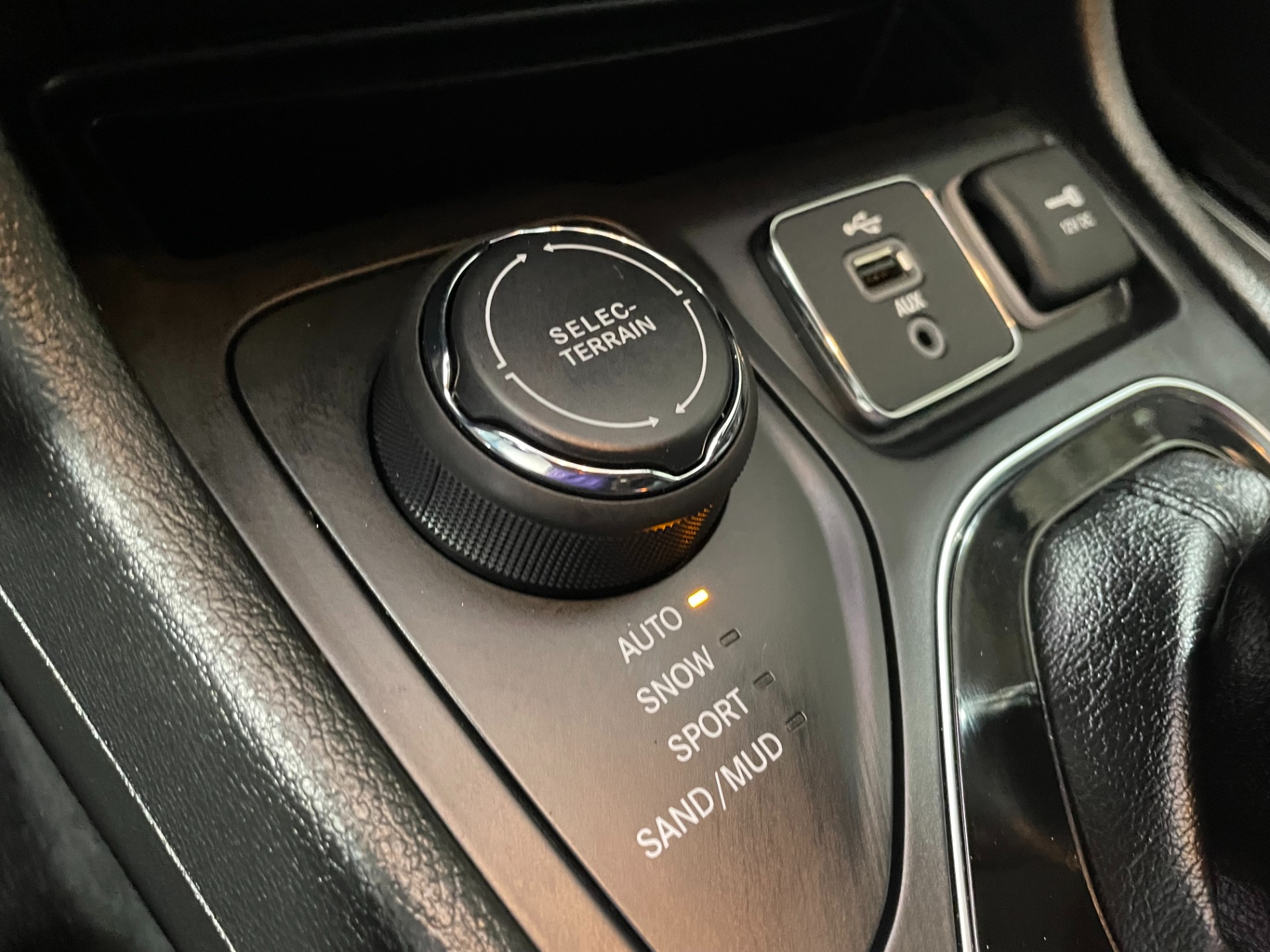 Used-2019-Jeep-Cherokee-Limited-4X4-V6