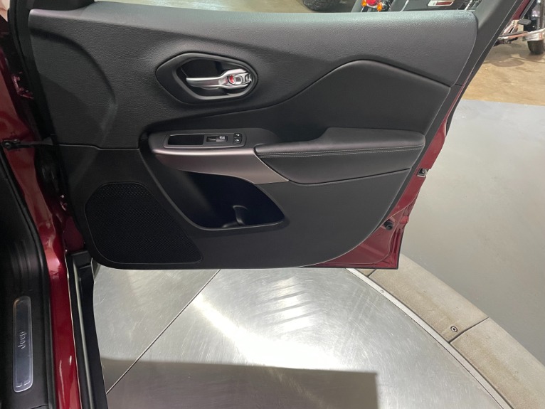 Used-2019-Jeep-Cherokee-Limited-4X4-V6
