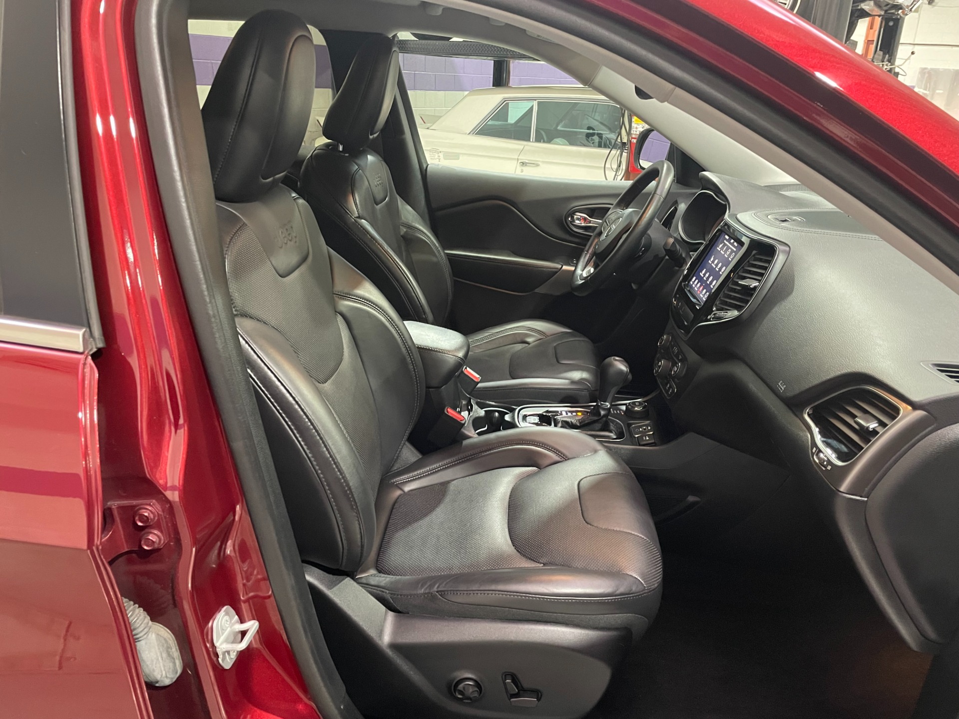 Used-2019-Jeep-Cherokee-Limited-4X4-V6