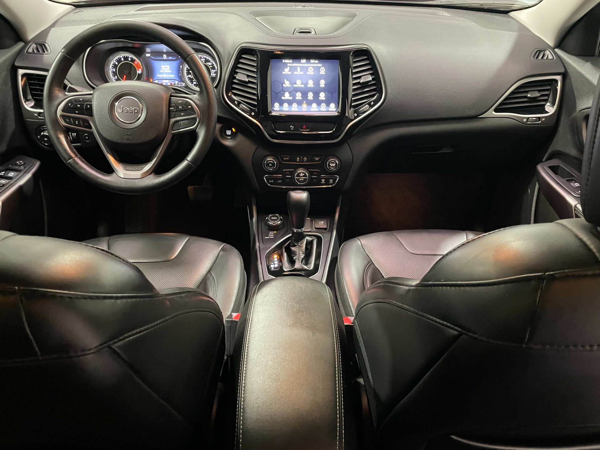 Used-2019-Jeep-Cherokee-Limited-4X4-V6