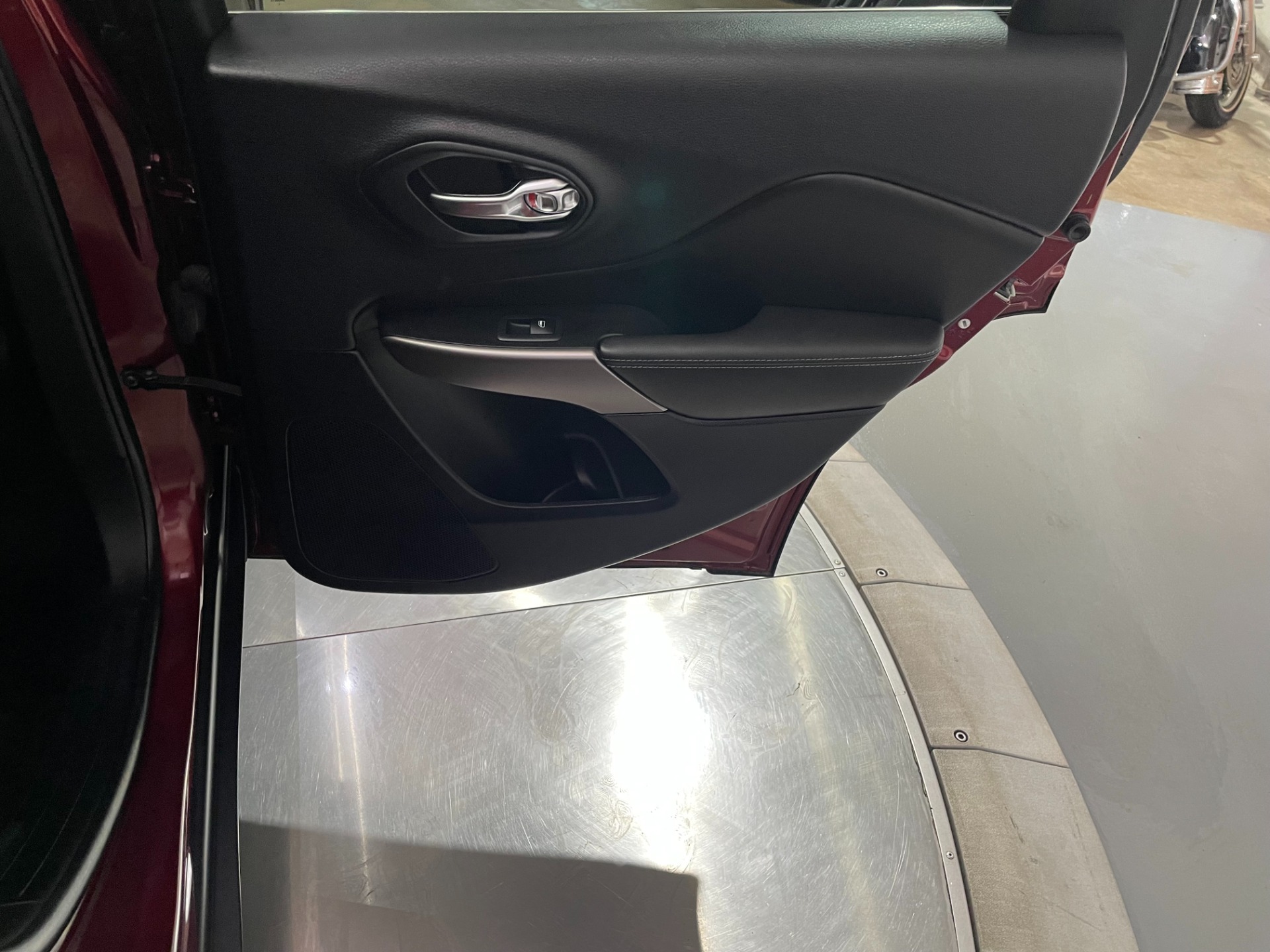 Used-2019-Jeep-Cherokee-Limited-4X4-V6