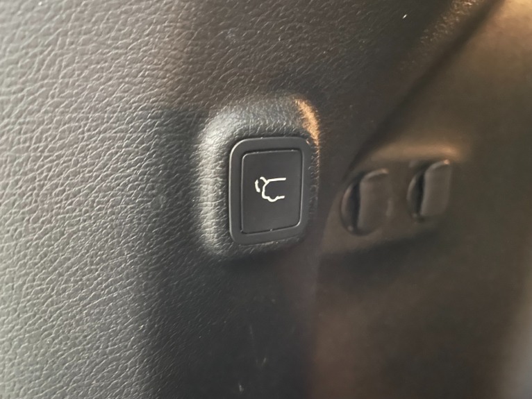 Used-2019-Jeep-Cherokee-Limited-4X4-V6