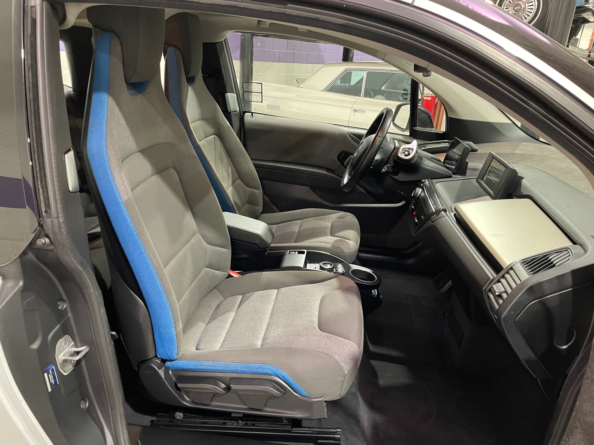 Used-2018-BMW-i3-EXT-Deka-World-RWD