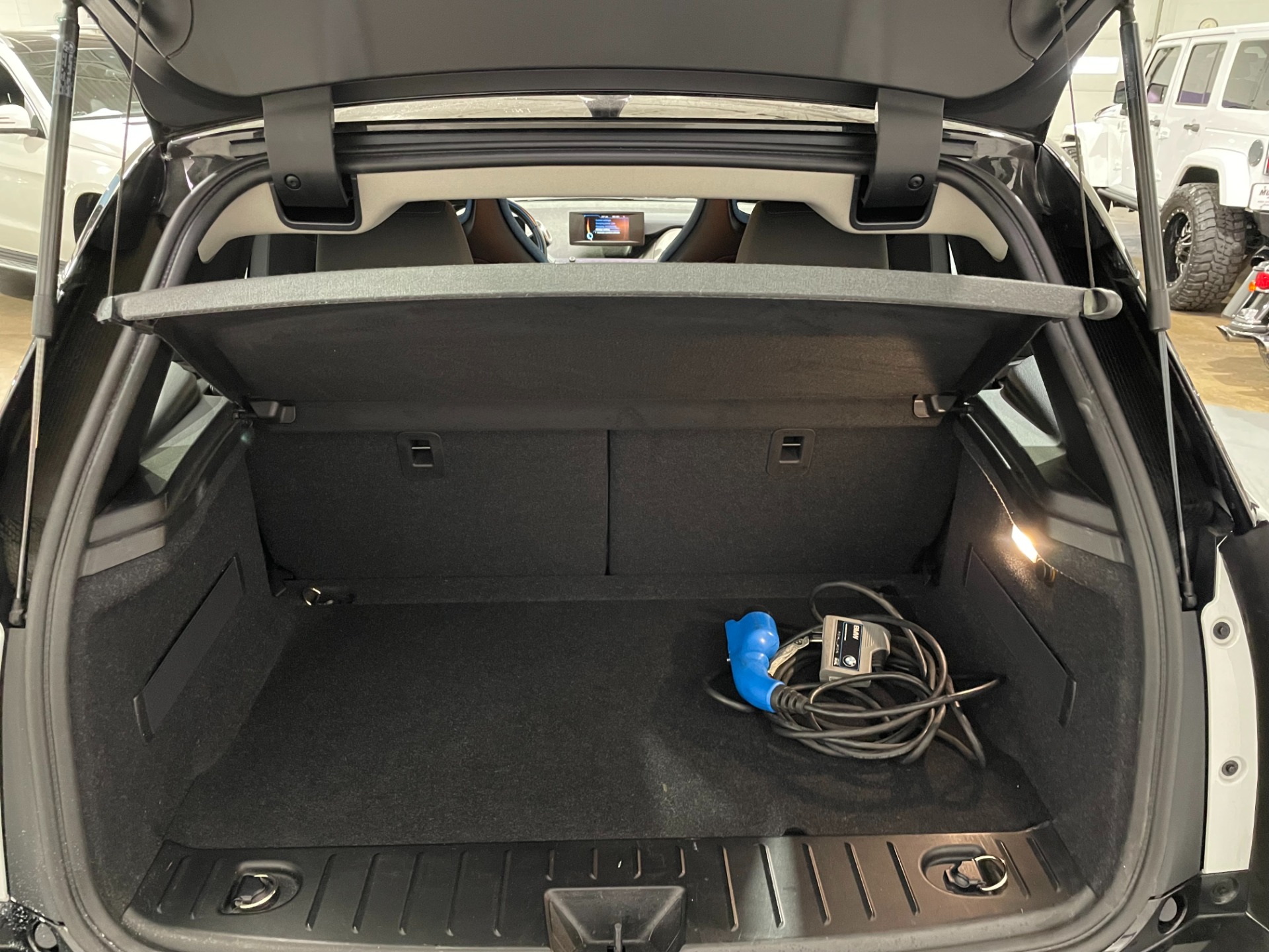 Used-2018-BMW-i3-EXT-Deka-World-RWD