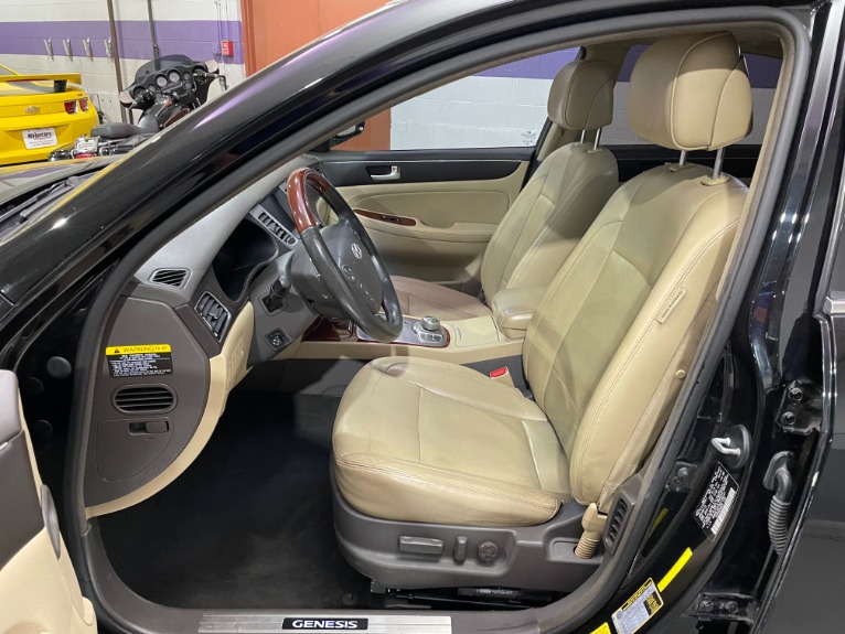 Used-2012-Hyundai-Genesis-46L-V8-RWD