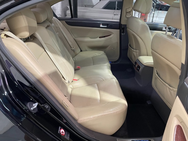 Used-2012-Hyundai-Genesis-46L-V8-RWD