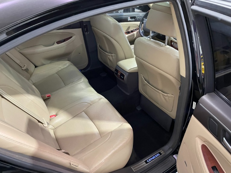 Used-2012-Hyundai-Genesis-46L-V8-RWD