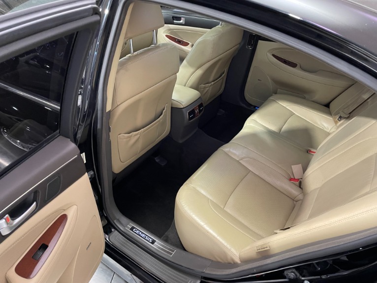 Used-2012-Hyundai-Genesis-46L-V8-RWD