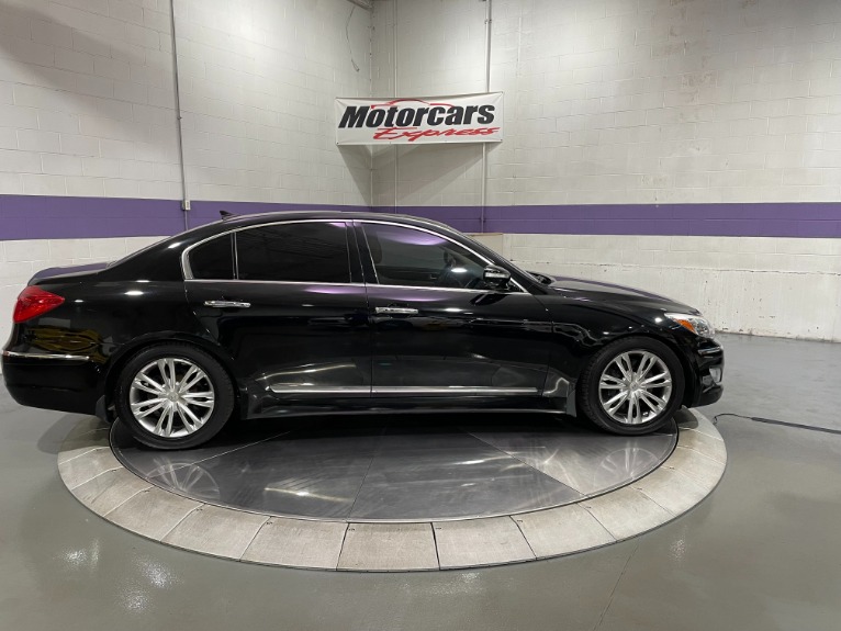 Used-2012-Hyundai-Genesis-46L-V8-RWD