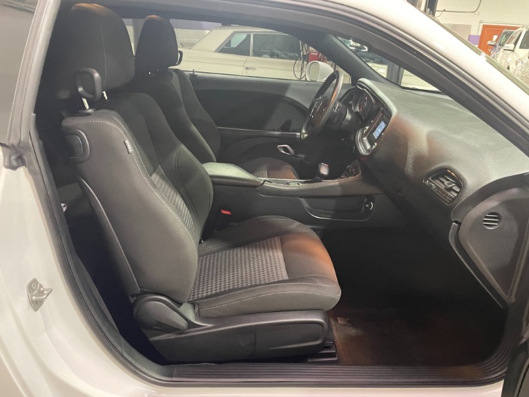 Used-2015-Dodge-Challenger-SXT-RWD