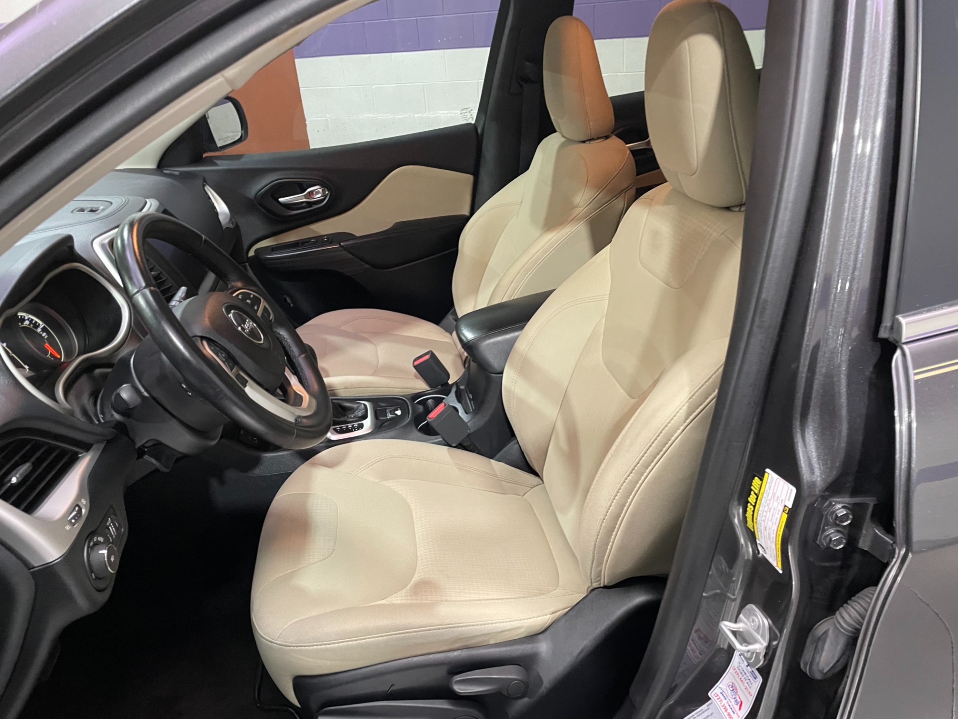 Used-2016-Jeep-Cherokee-Latitude-FWD