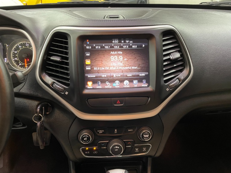 Used-2016-Jeep-Cherokee-Latitude-FWD