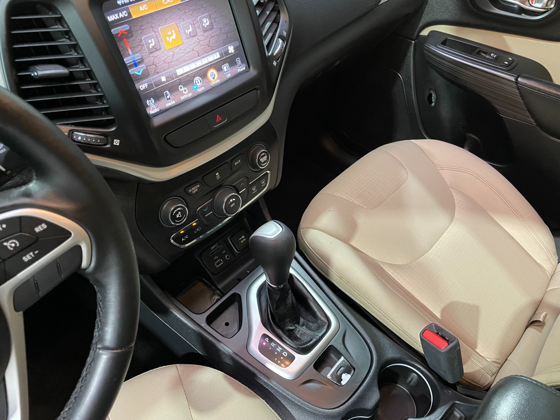 Used-2016-Jeep-Cherokee-Latitude-FWD