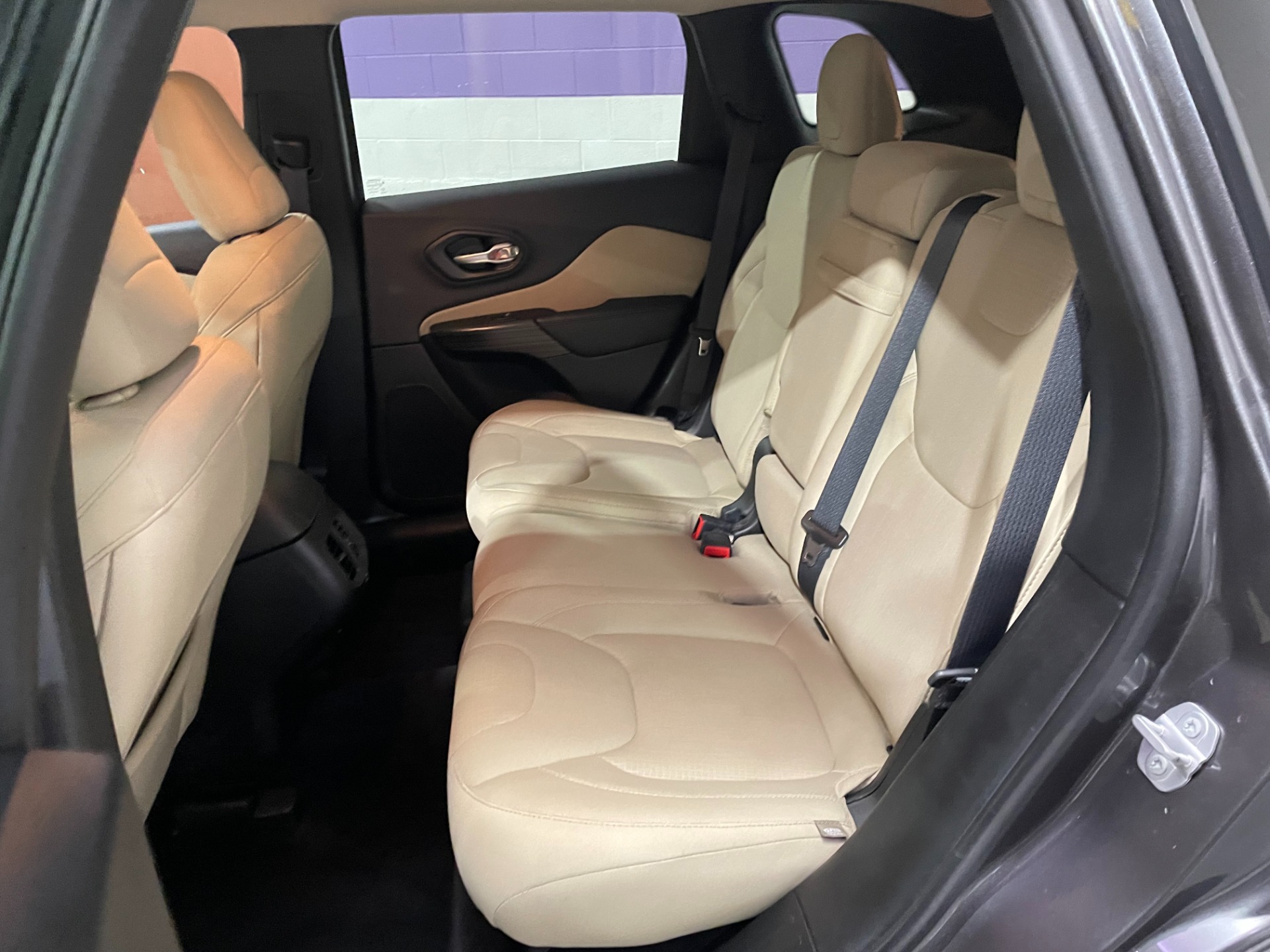 Used-2016-Jeep-Cherokee-Latitude-FWD